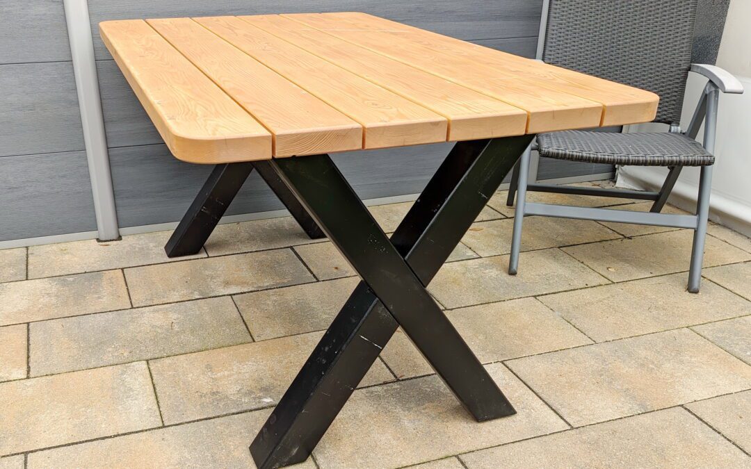 Gartentisch aus Lärche Vollholz