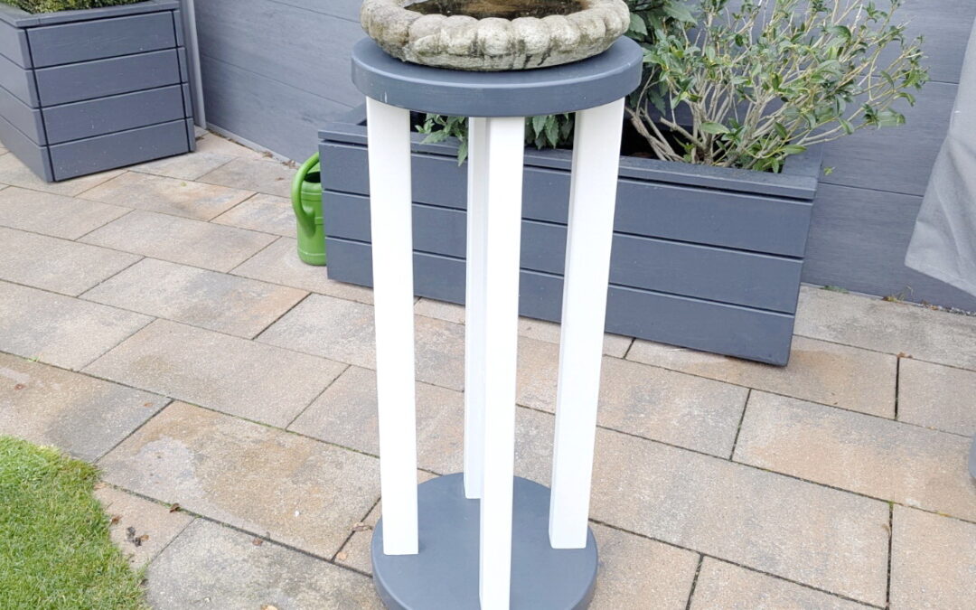 Ständer für die Vogeltränke