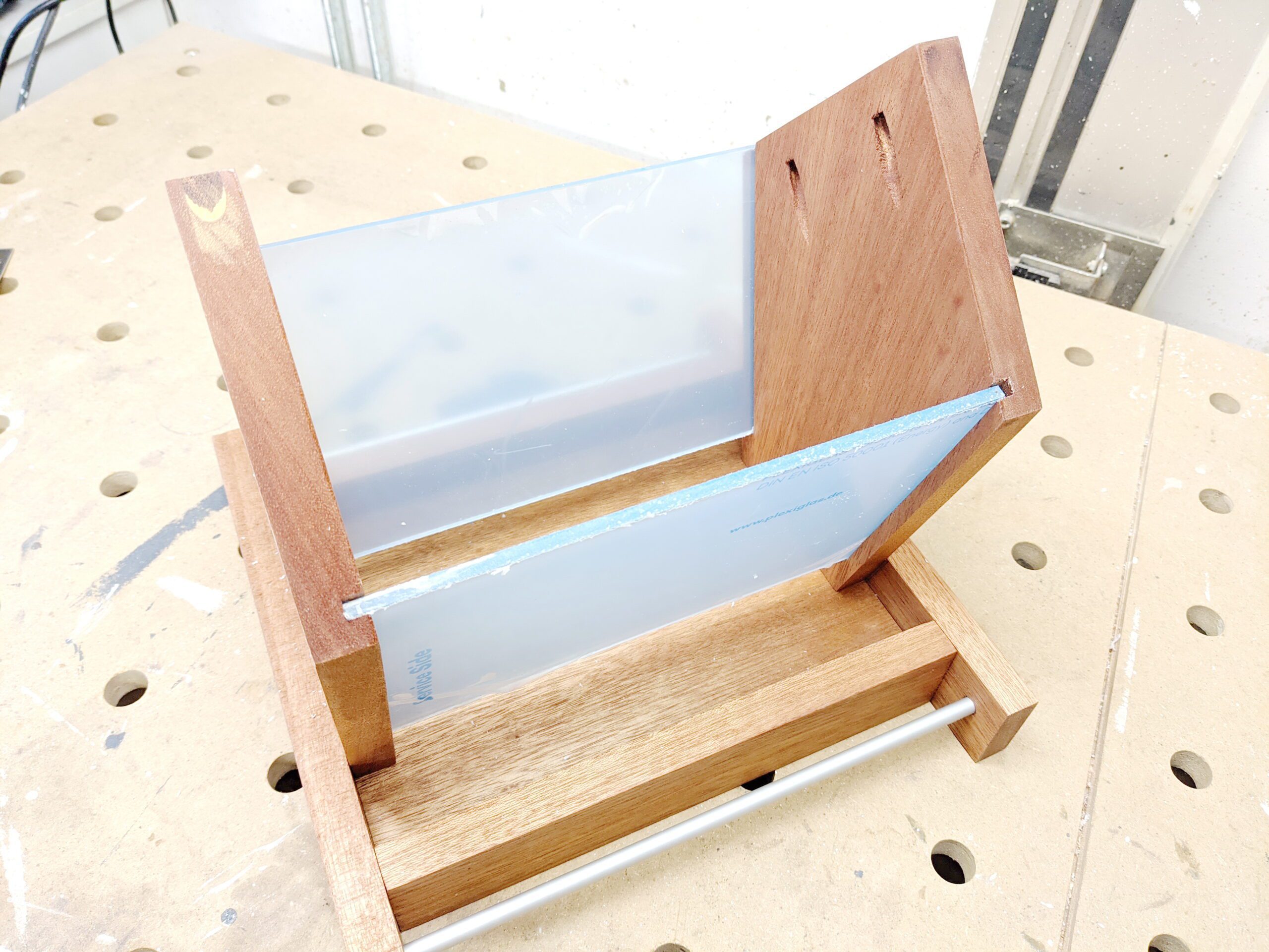 Schrank mit Schiebetüren