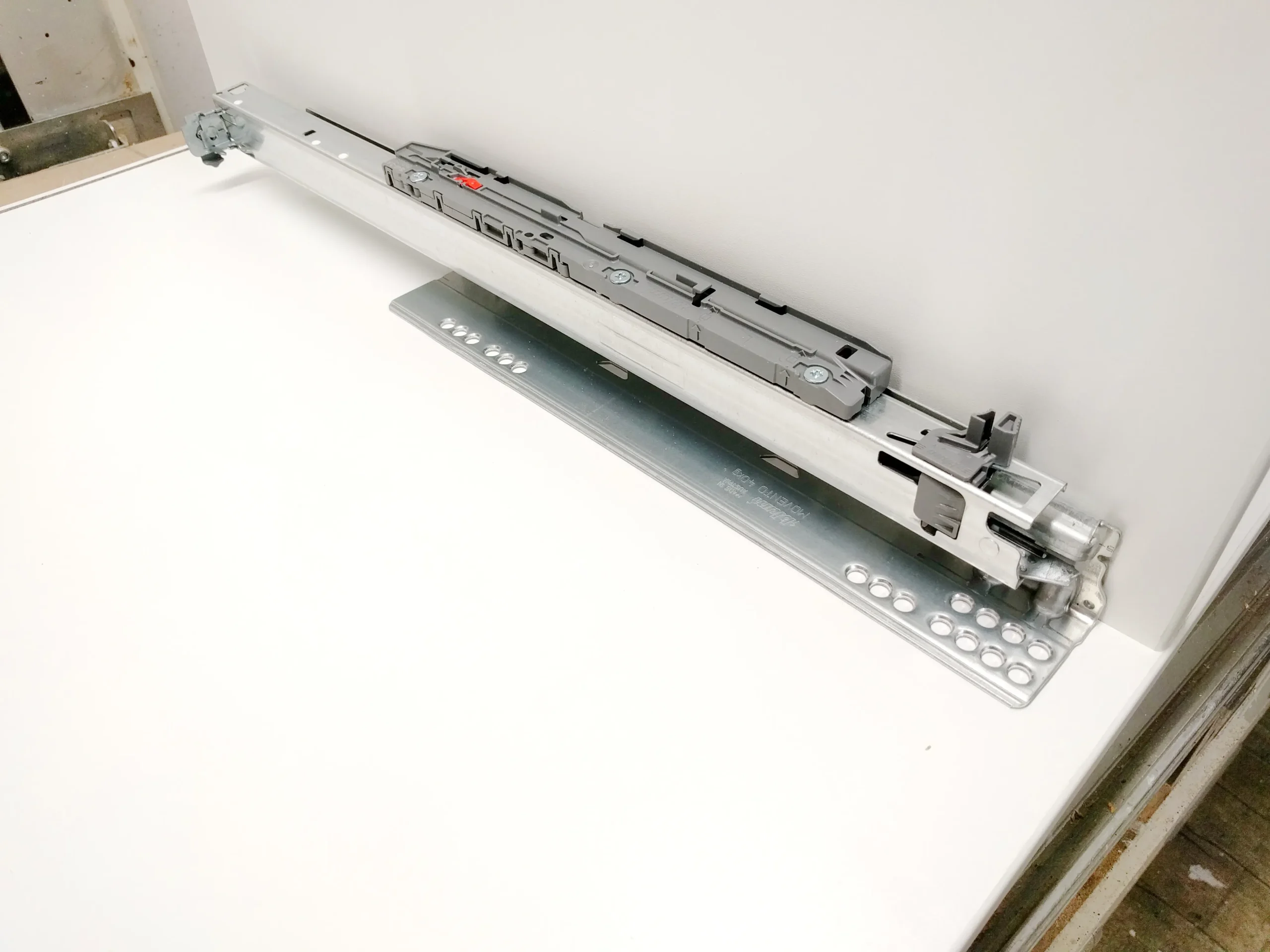 Auszug einsetzen Kleiderschrank