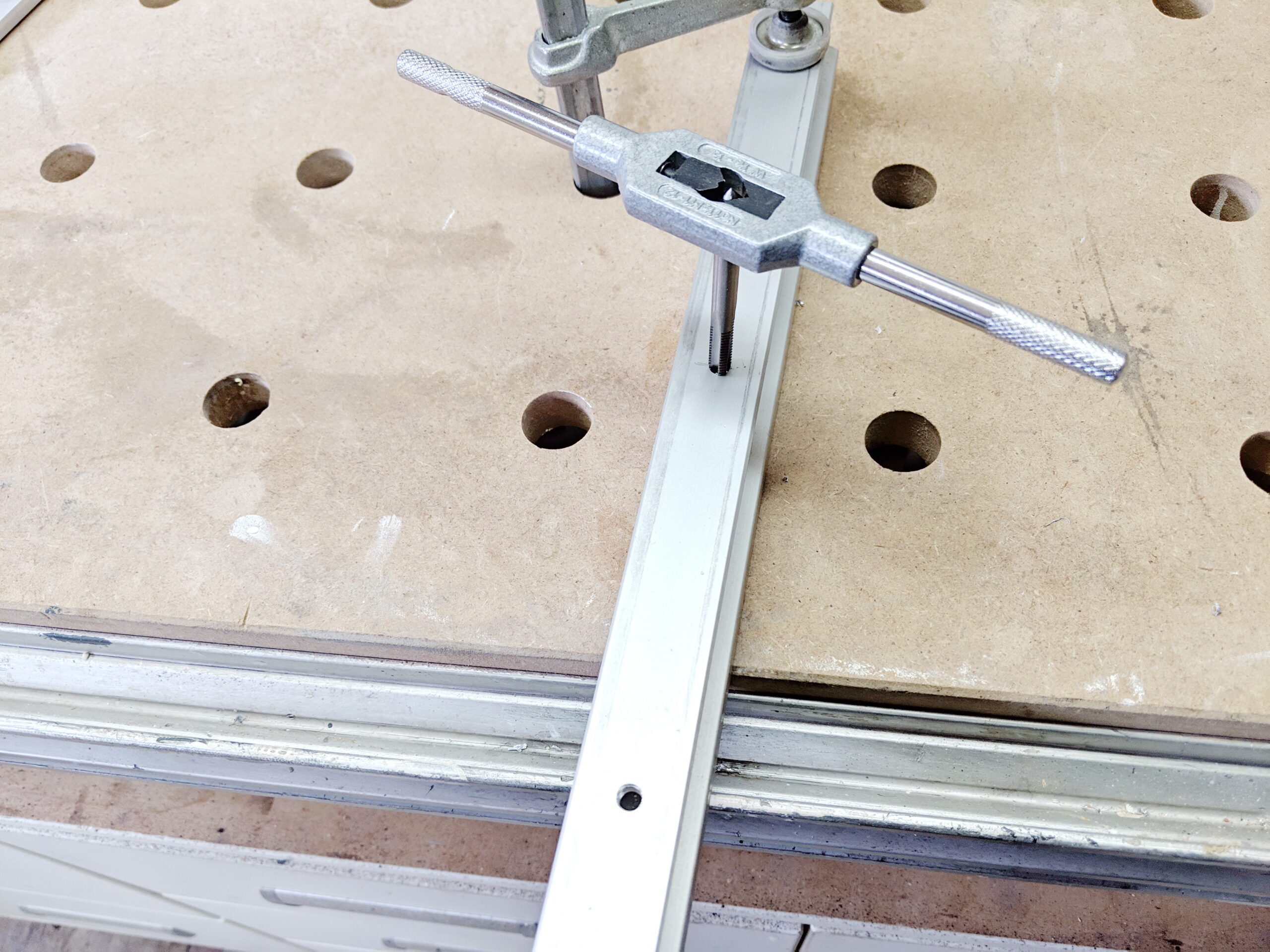 Gewinde schneiden VAC-SYS