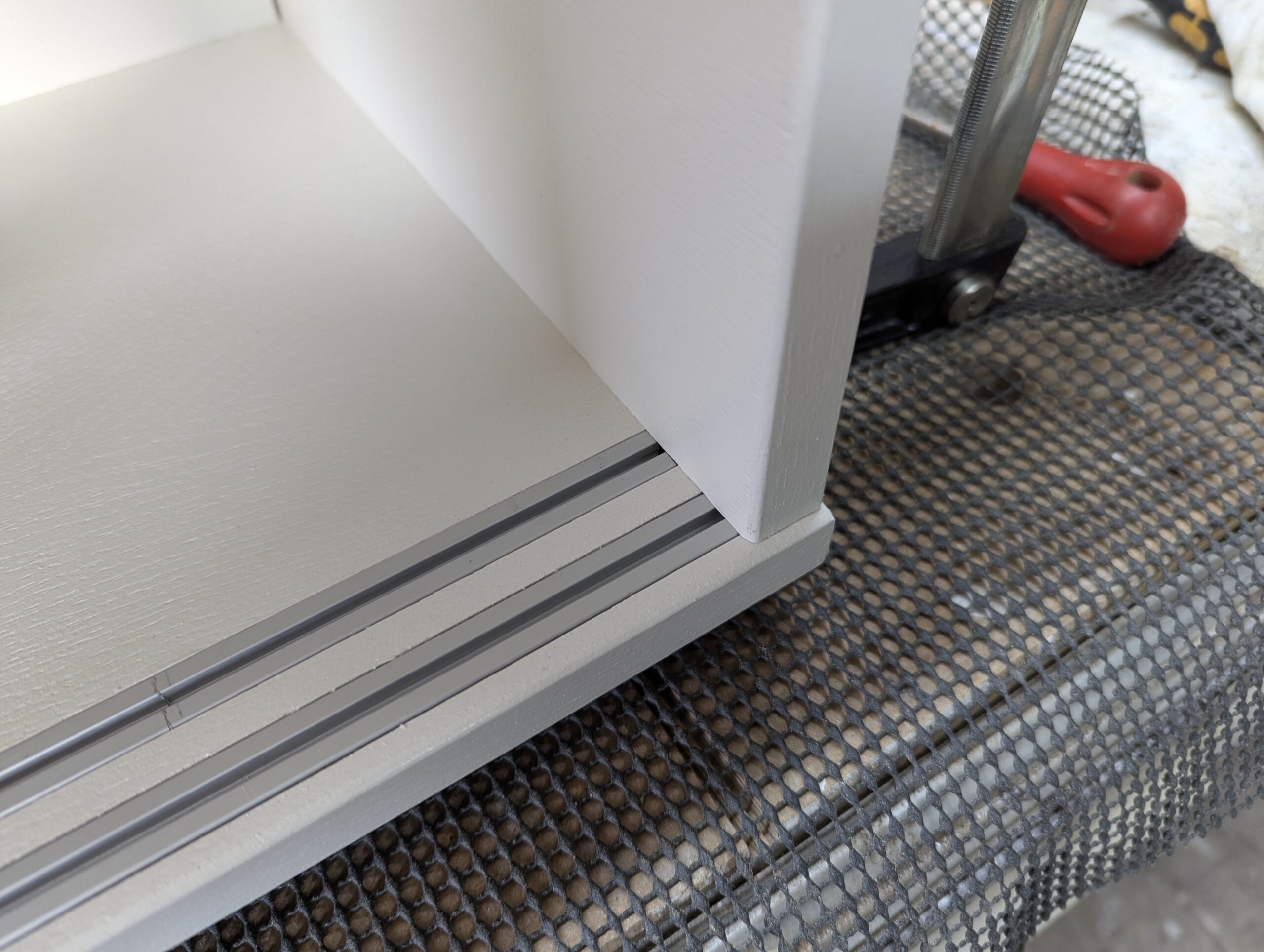 Hängeschrank mit Schiebetüren