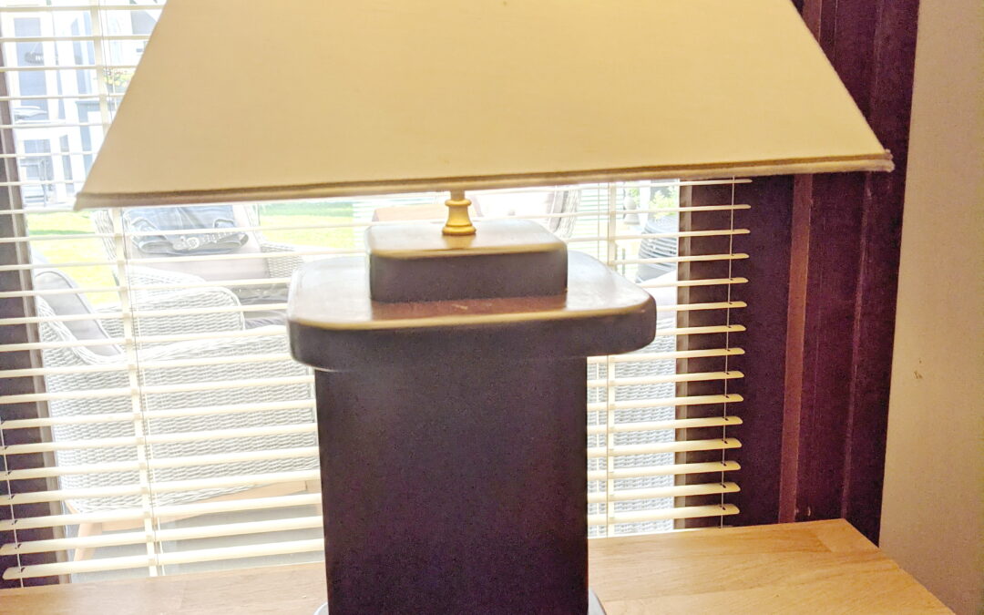 Tischlampe mit Ahornständer