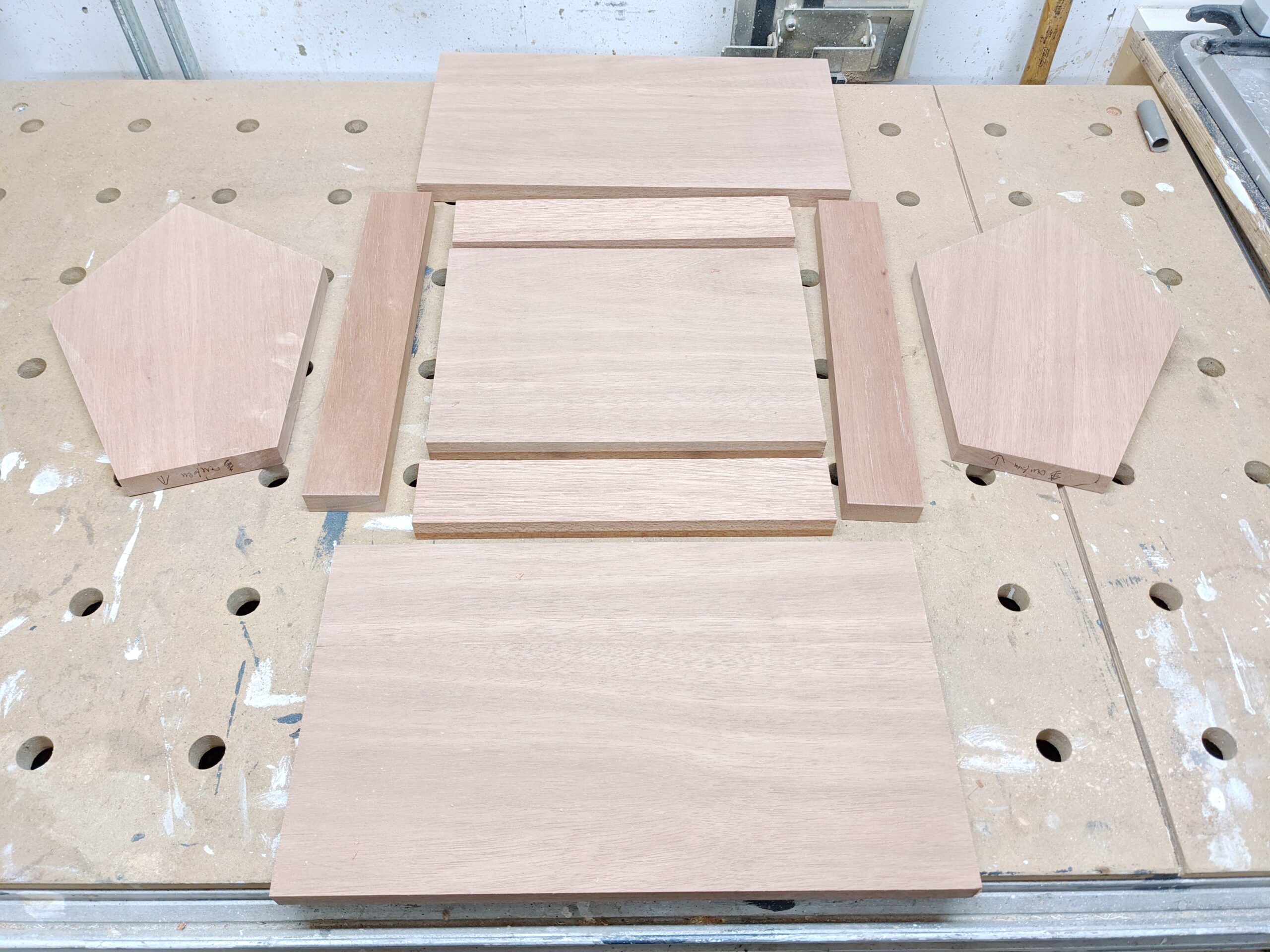 Schrank mit Schiebetüren