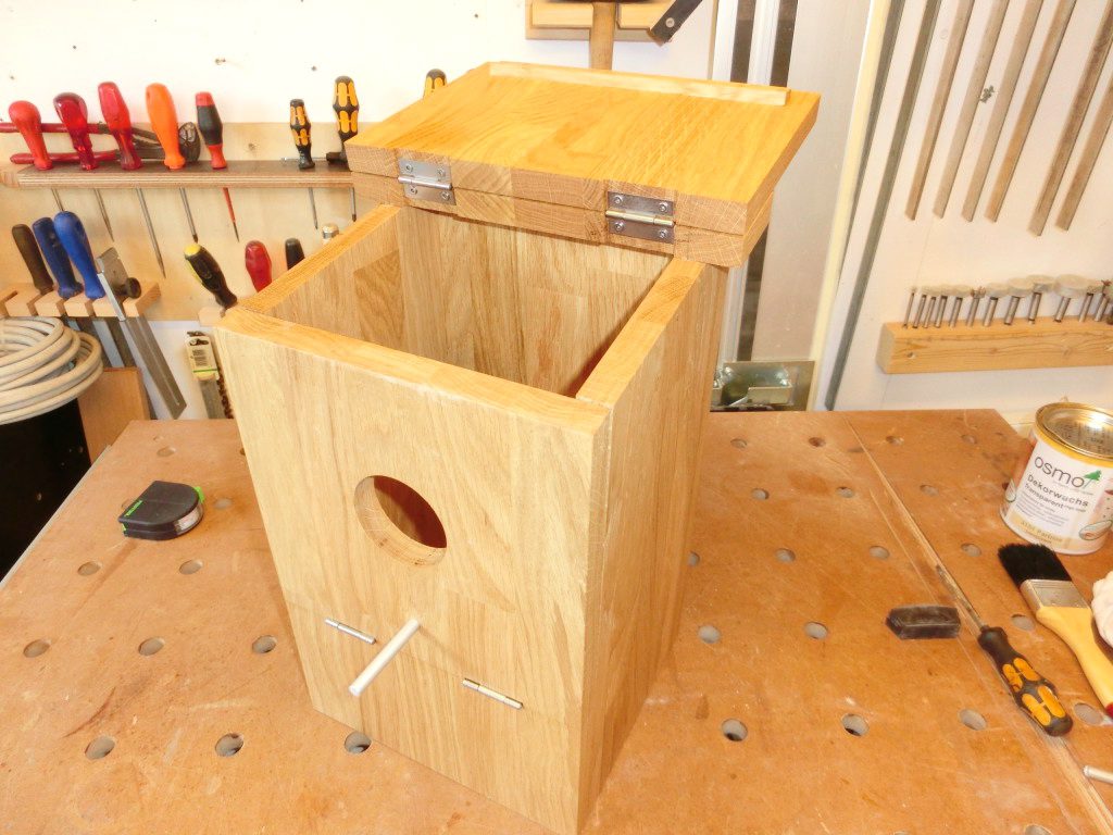 aufgeklappt Zwitscherkasten