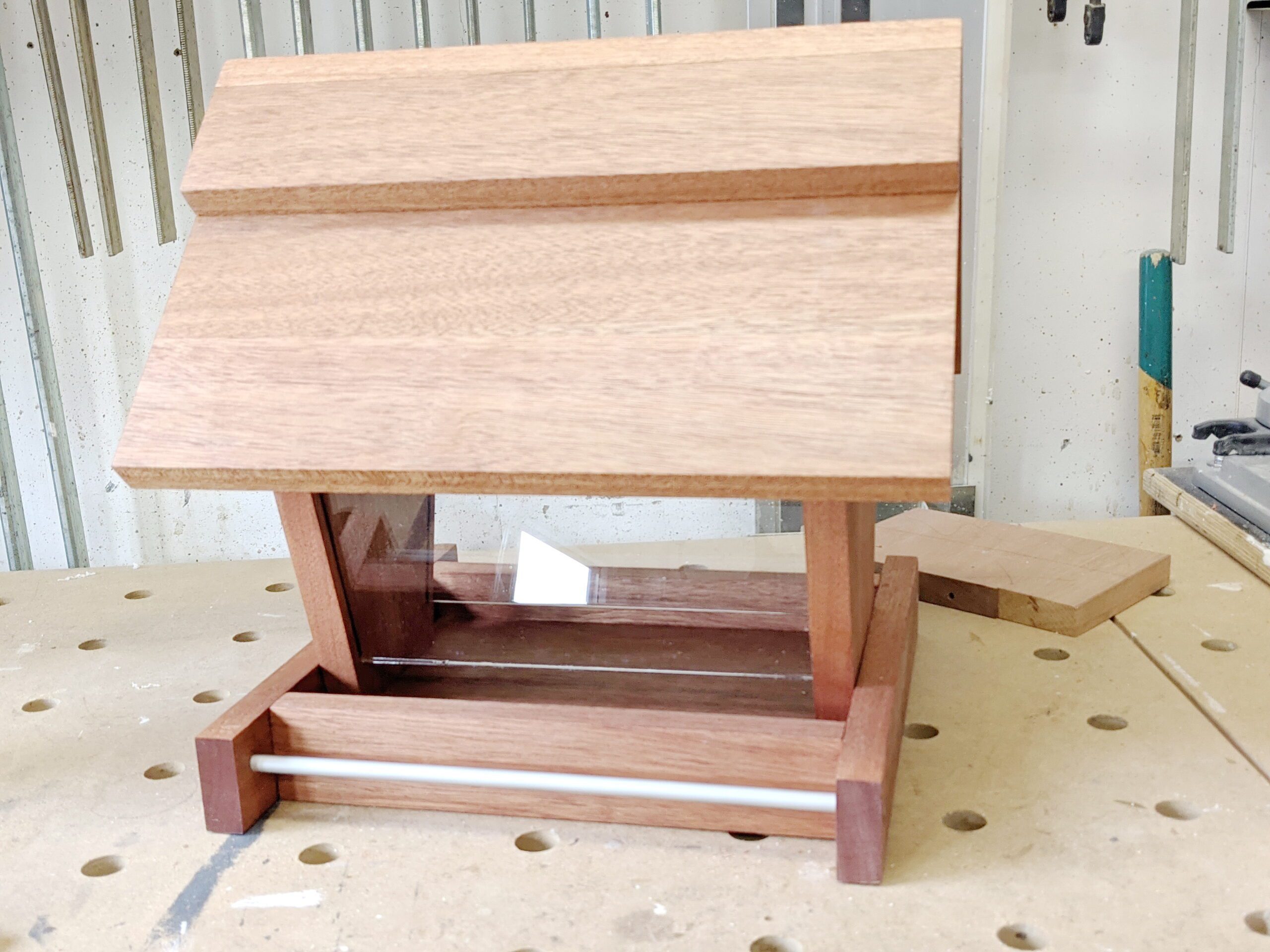 Schrank mit Schiebetüren