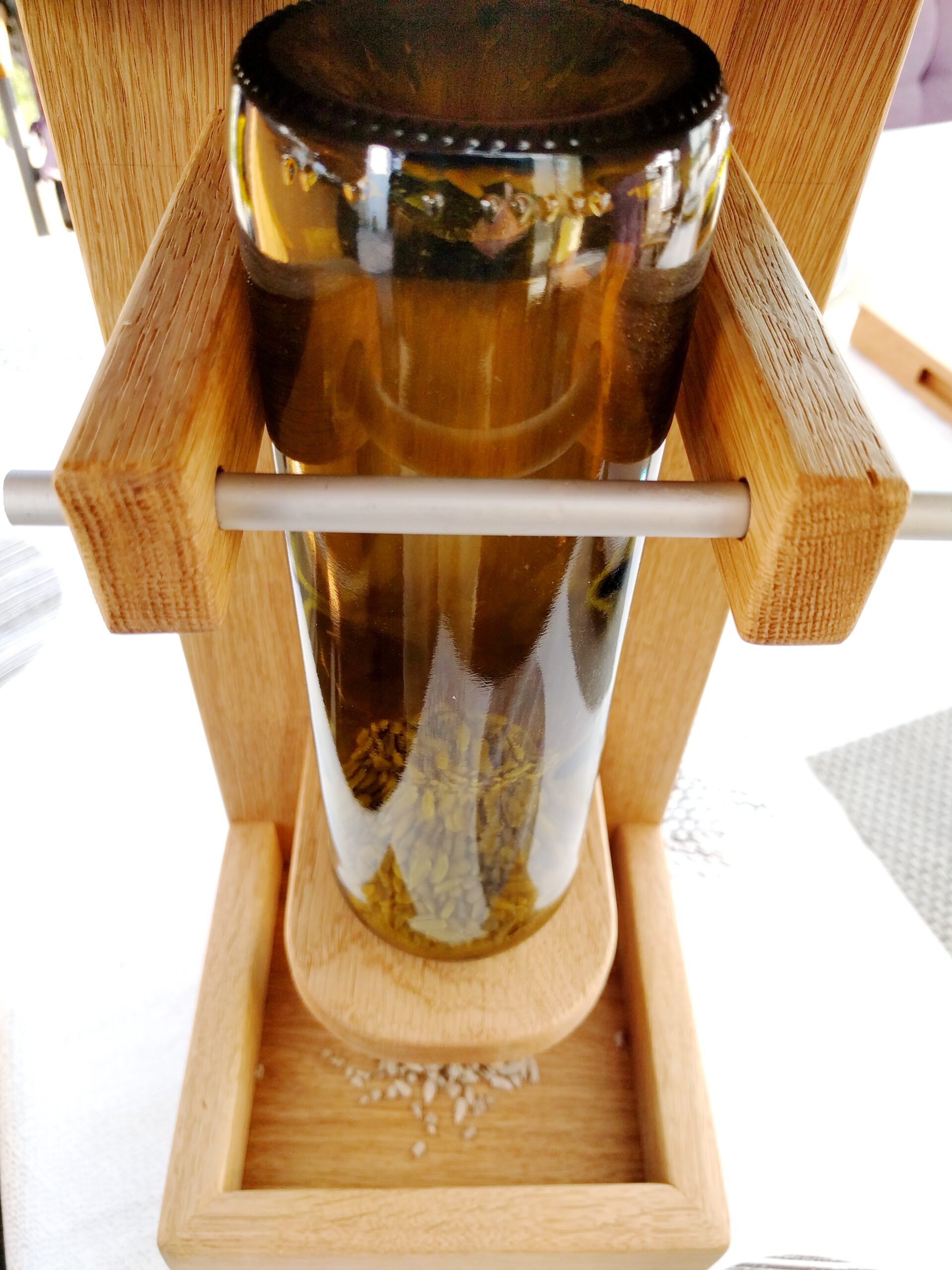 Vogelfutterhaus mit Flasche