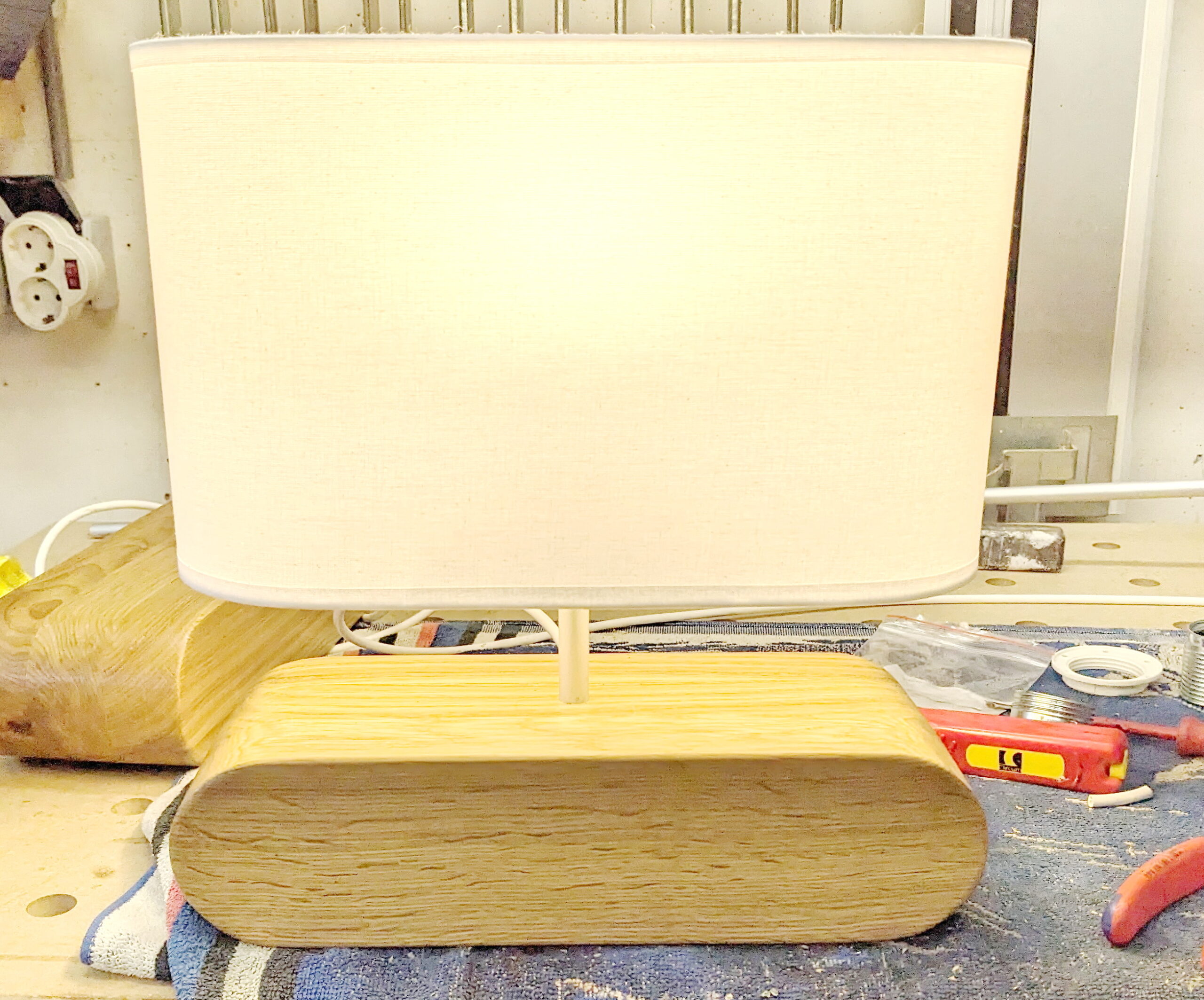 erster Test Tischlampe aus Eiche