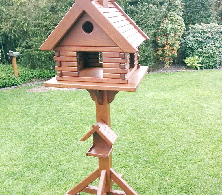 Vogelhaus aus Meranti bauen – edles DIY für den Garten