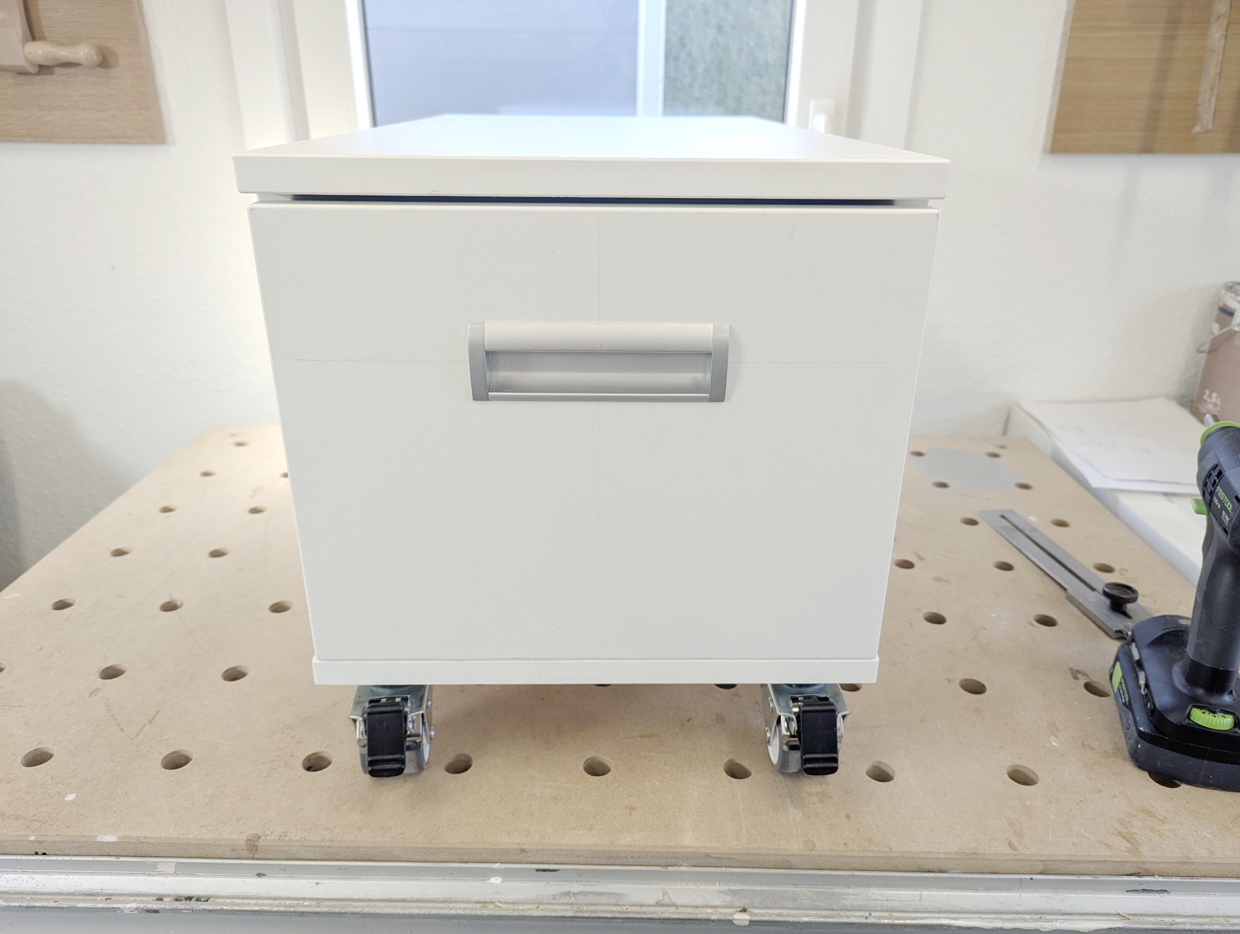 Schrank mit Schublade bauen