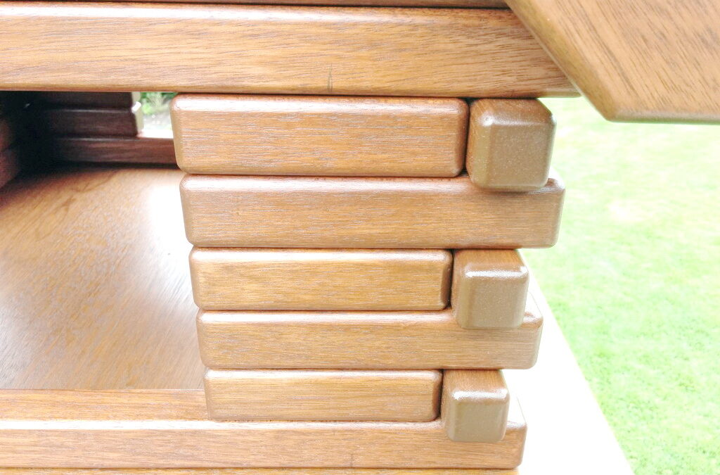 Vogelvilla komplett aus Meranti